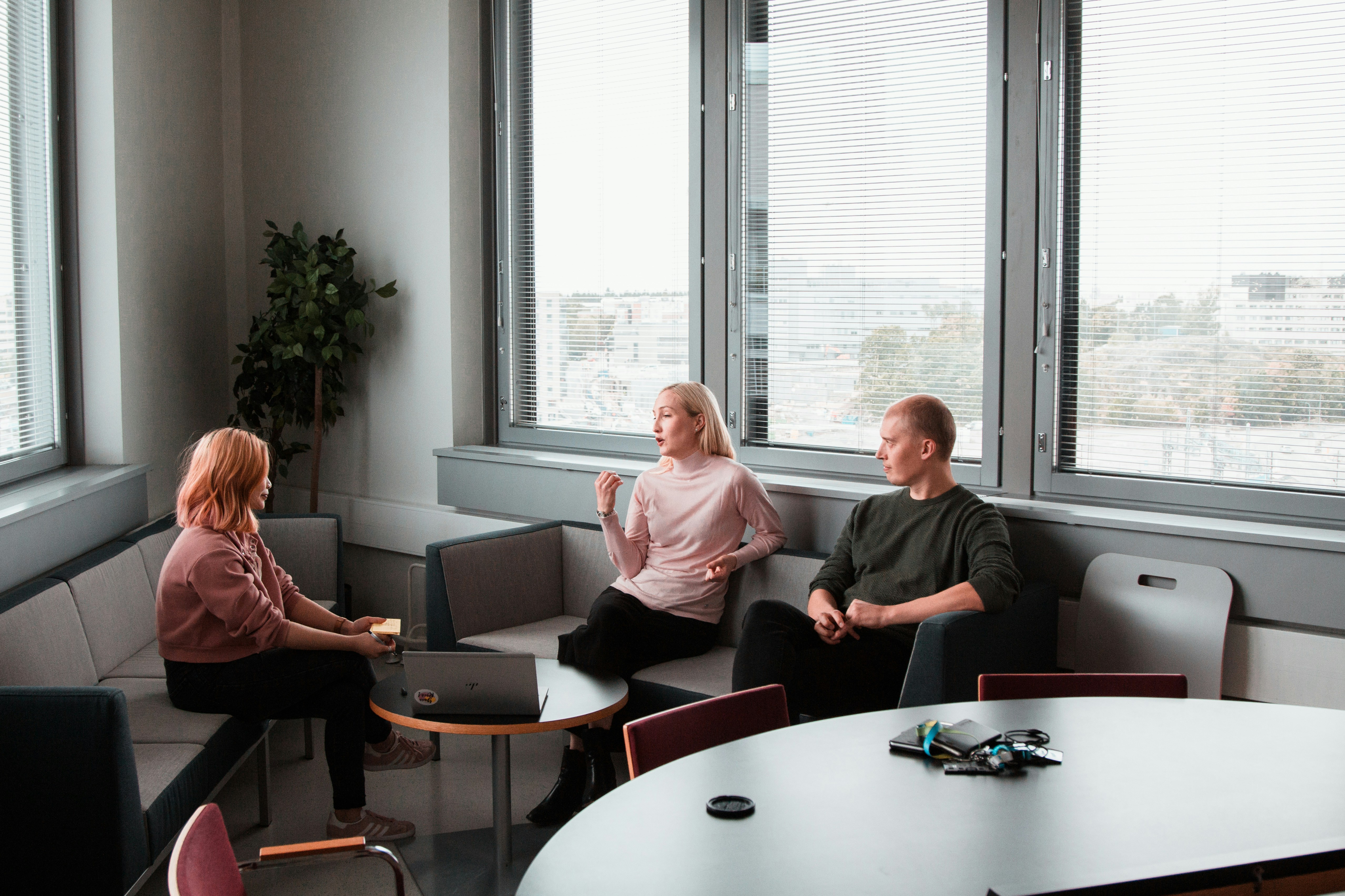 meeting-unsplash